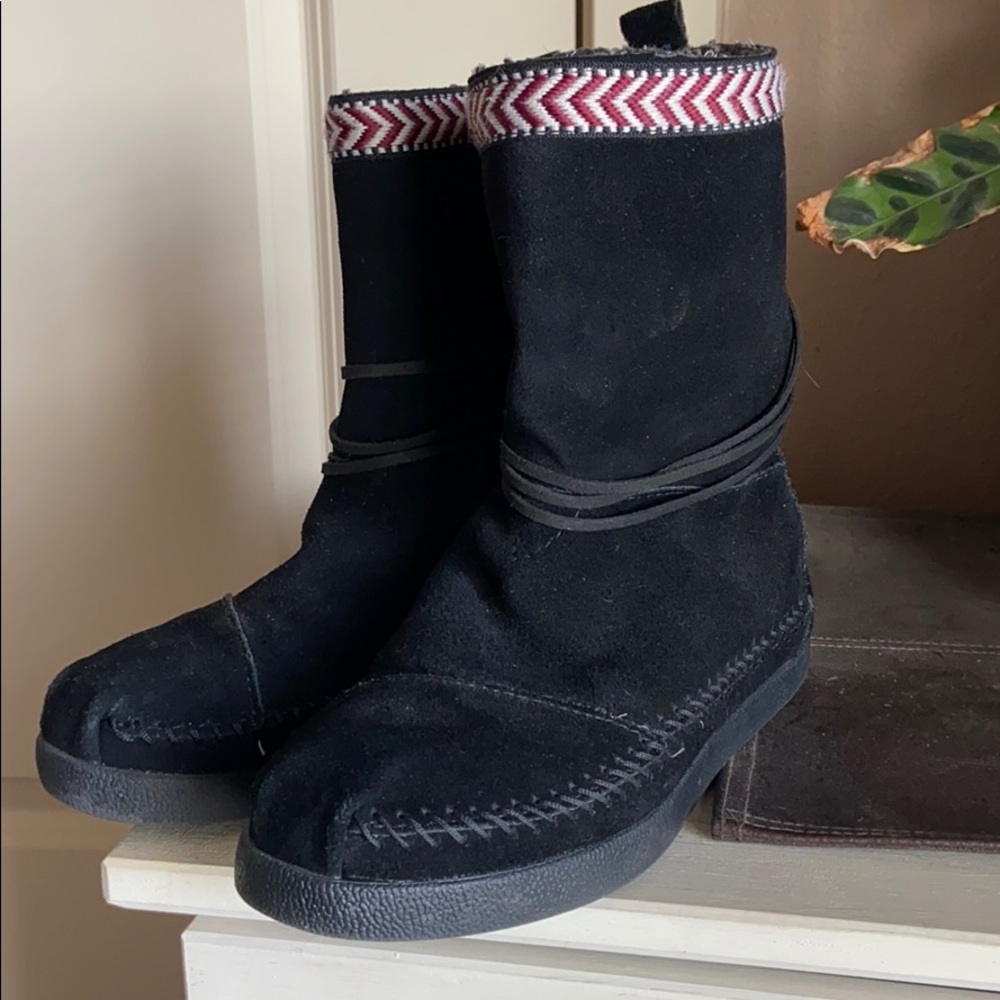 Toms black suede booties size 7